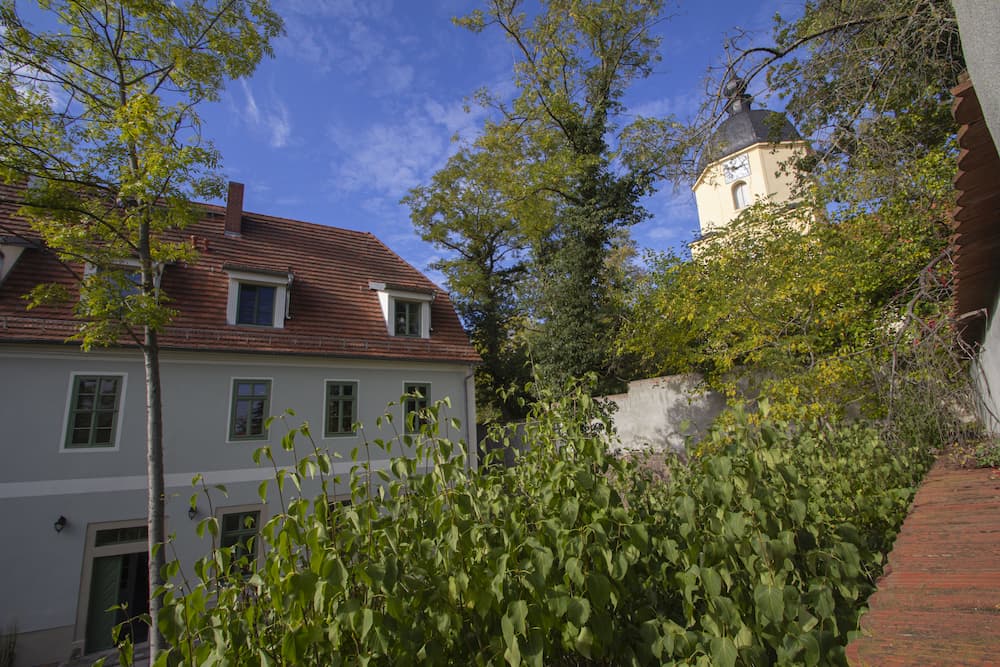 Blick auf das Pfarrhaus Ammendorf