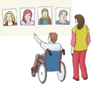 Ein Mensch im Rollstuhl wählt etwas aus